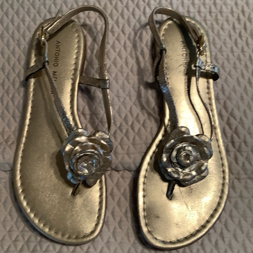 Antonio Melani gold sandals. Sz 6